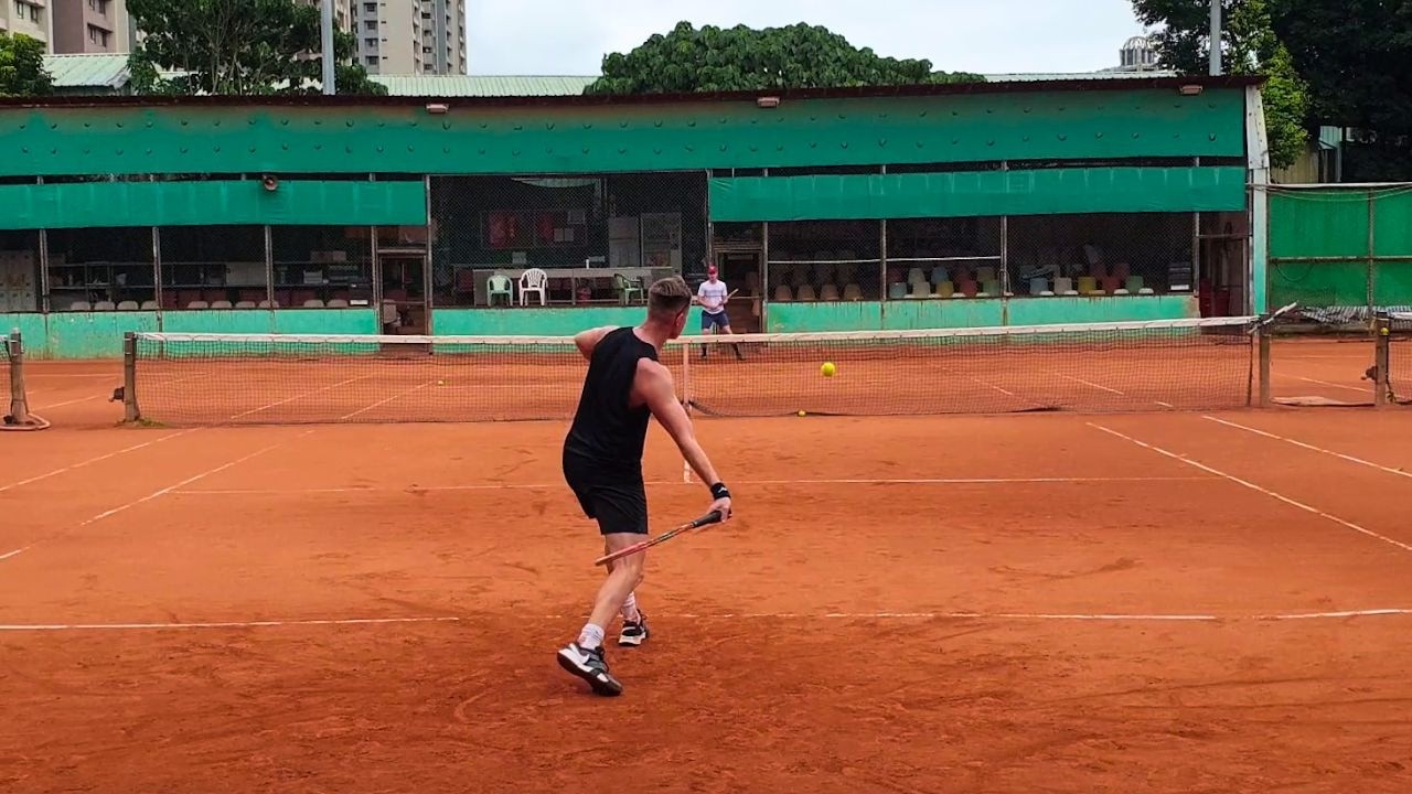 3.0 NTRP Testing Different Racquets - Rallies With Former College Player