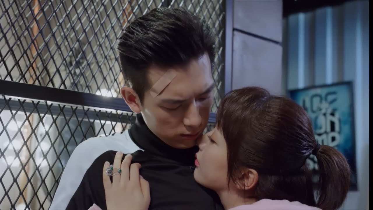 【MOVIE】Drunken Cutie Gets Bold—Pins Down the CEO for a Kiss, and He Can’t Resist!