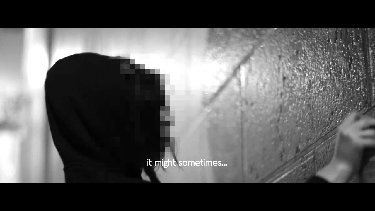 Graffiti Girl 'Bombs' Lisbon - All She Wrote