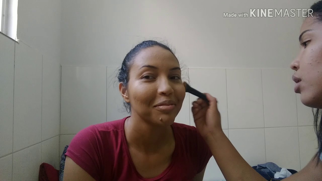 Maquiando minha prima