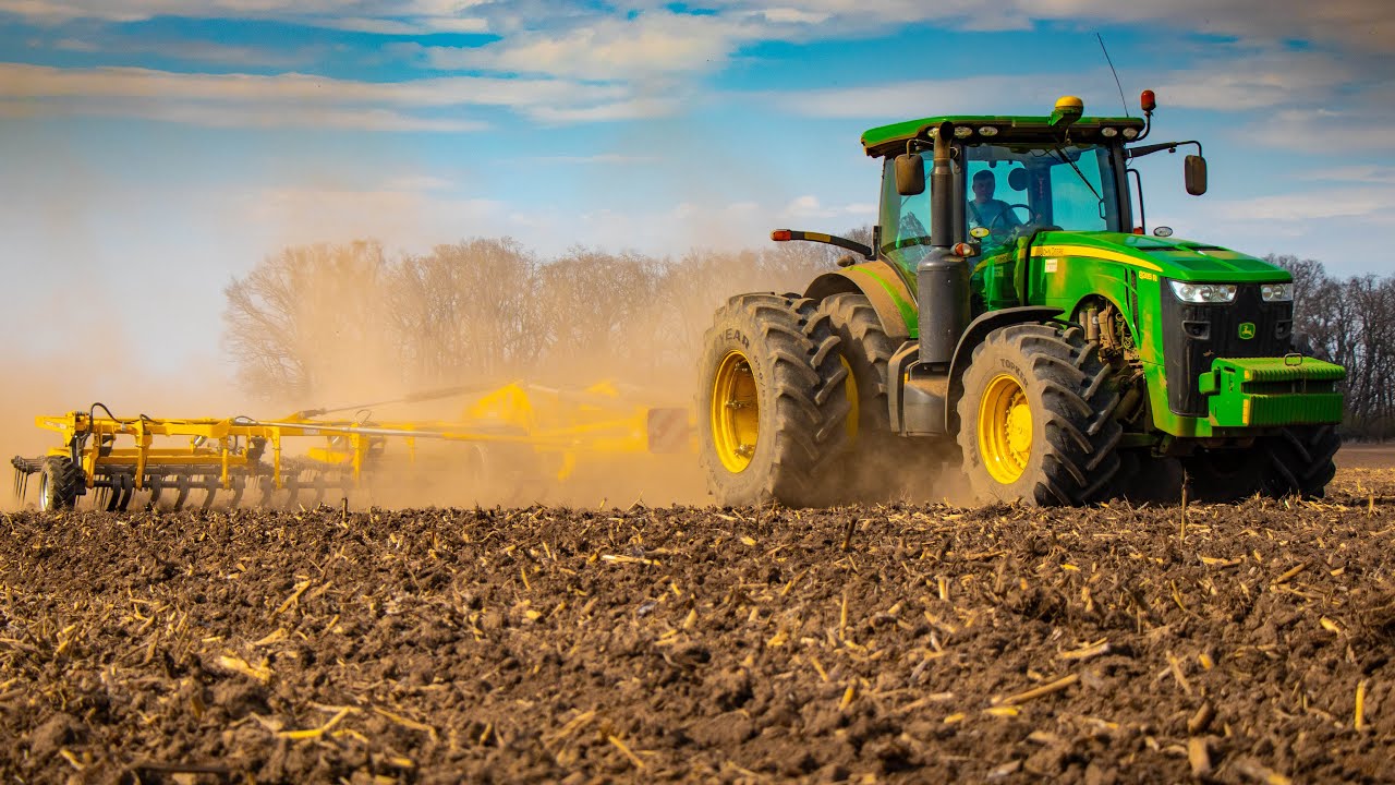 Príprava pôdy 2021 s John Deere 8285R + Striegel-Pro PE12000 🚜 PoľnoSME Palárikovo