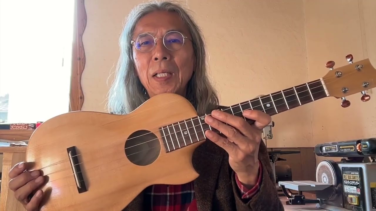 ショートスケール　テナーギター