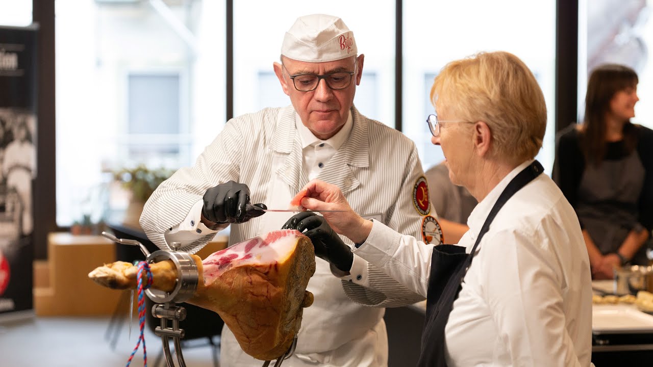 Bigler x Wildeisen - Kochkurs: Jetzt geht's um die Bigler-Wurst