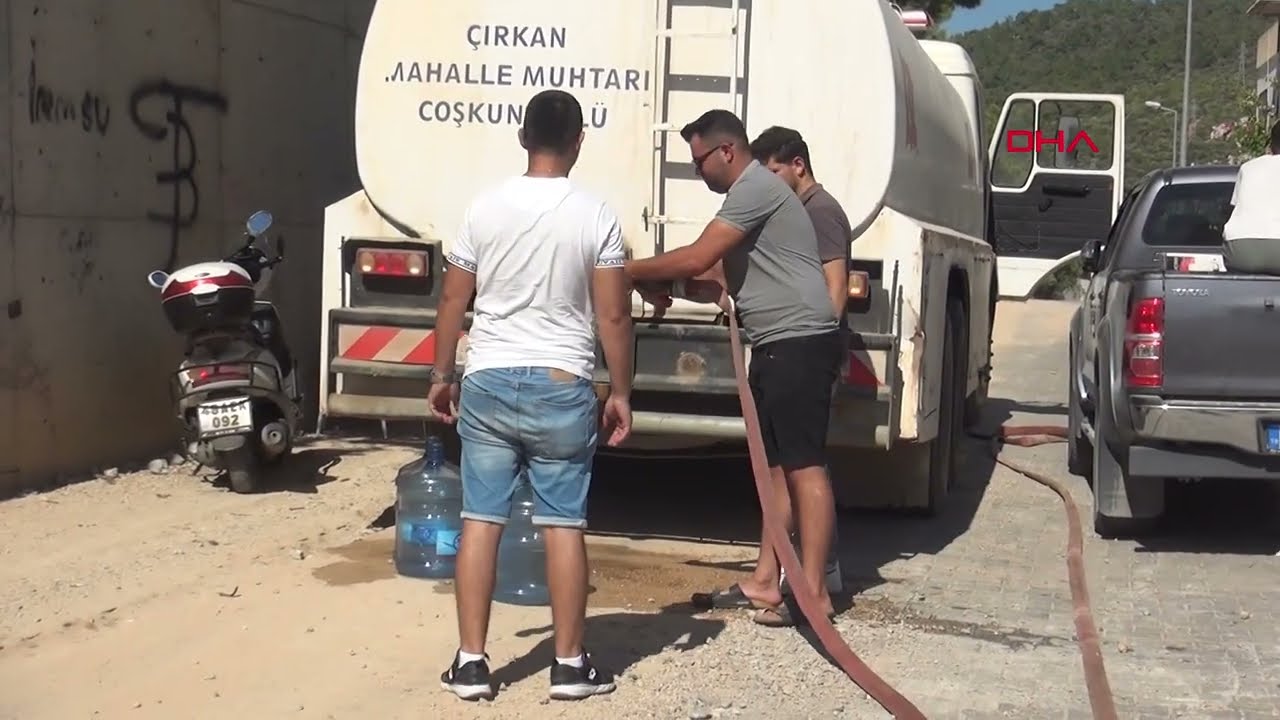 Bodrum'da su sorunu s&uuml;r&uuml;yor, mahalleli &ccedil;&ouml;z&uuml;m bekliyor