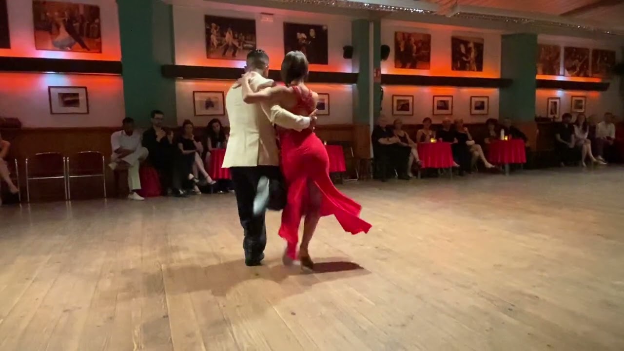 Tango Triste Anibal Troilo con Eugenia Deanna y Jonatan Agüero