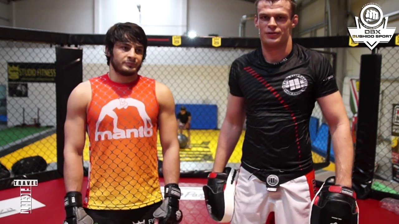 Akademia DBX BUSHIDO - Techniki MMA - Superman Punch Backfist