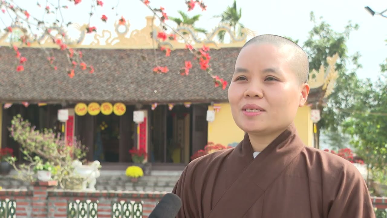 Chùa Tường Quang Động - Bình yên chùa làng dưới tán hoa gạo đỏ