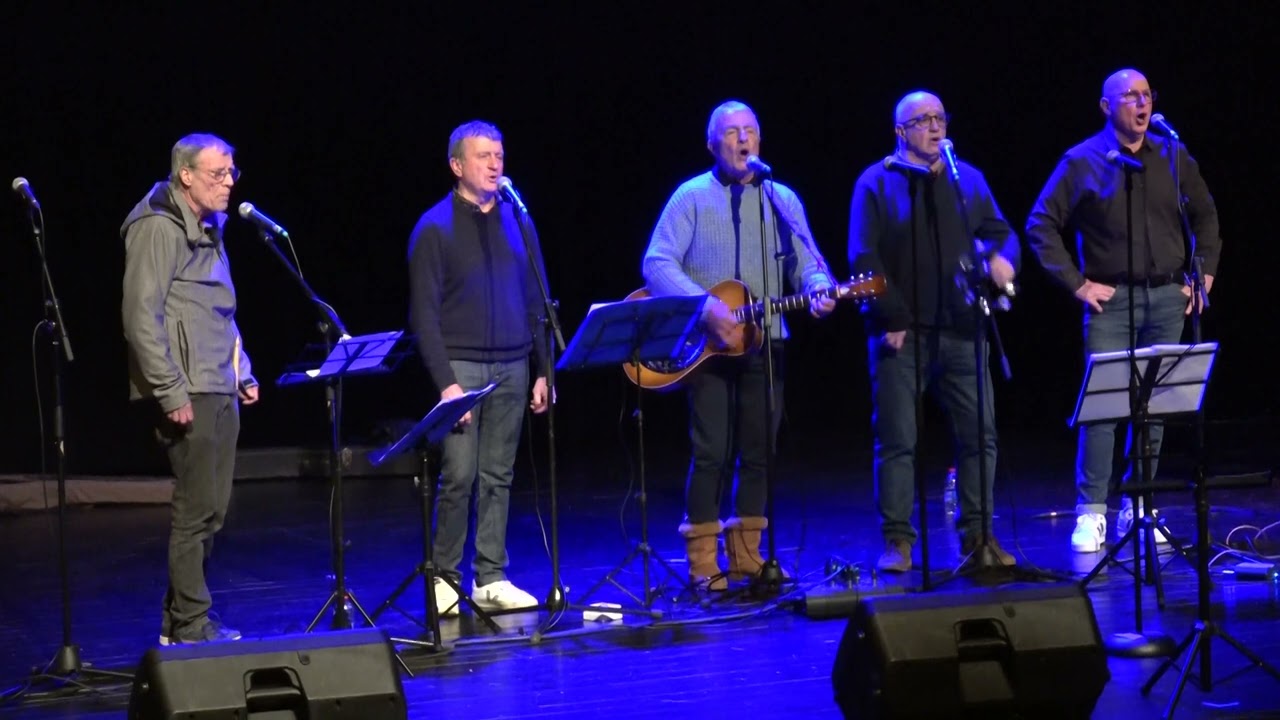 ALTZUKUTARRAK  BI  KANTUZ  CHANTANT  CANTANDO  SINGING  