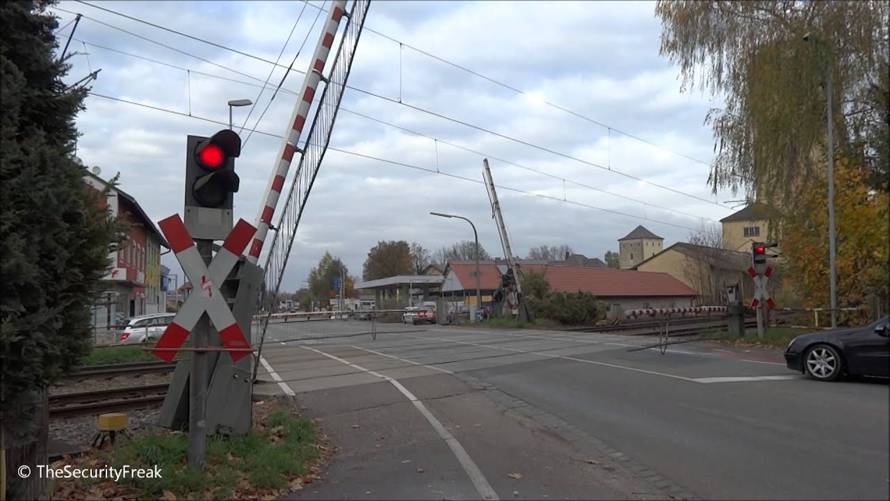 B&Uuml; Vollschranken und seltene Siemens/PB Lichtzeichen B&Uuml;S72