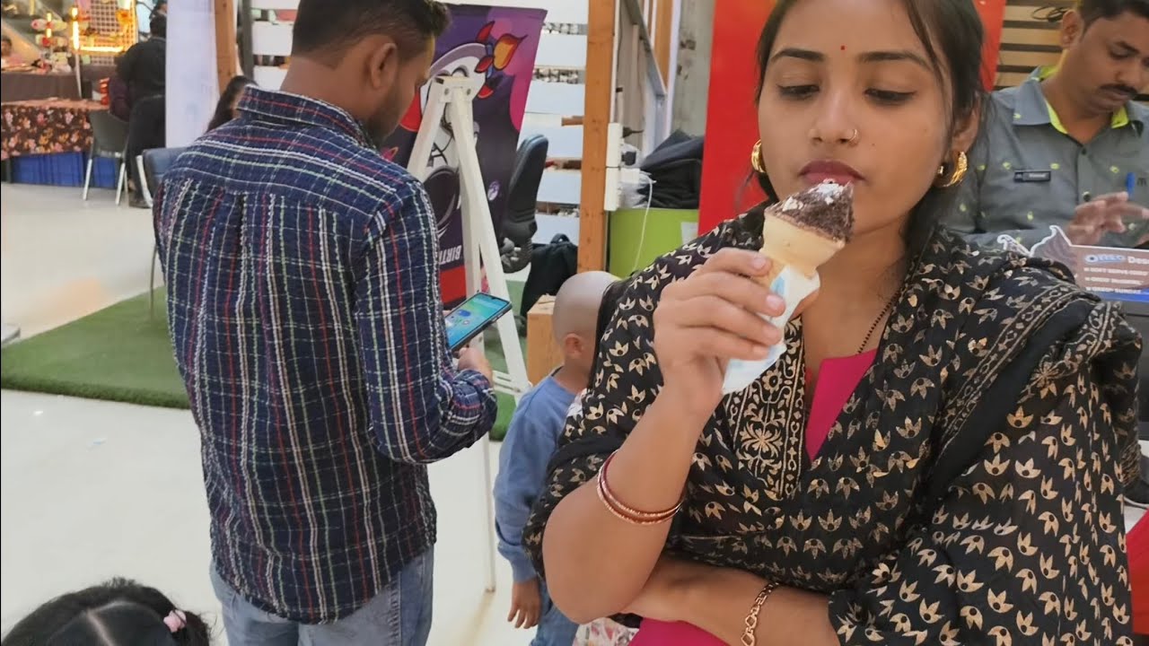 Mall Mein Icecream Khaya 😋