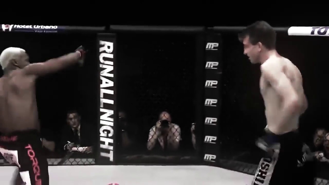 Matt Dwyer vs William Mac&aacute;rio