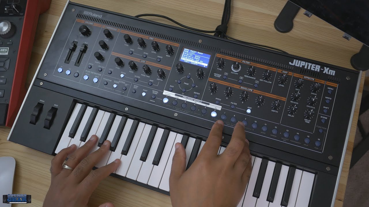 Roland Jupiter-Xm Bass Sounds Demo