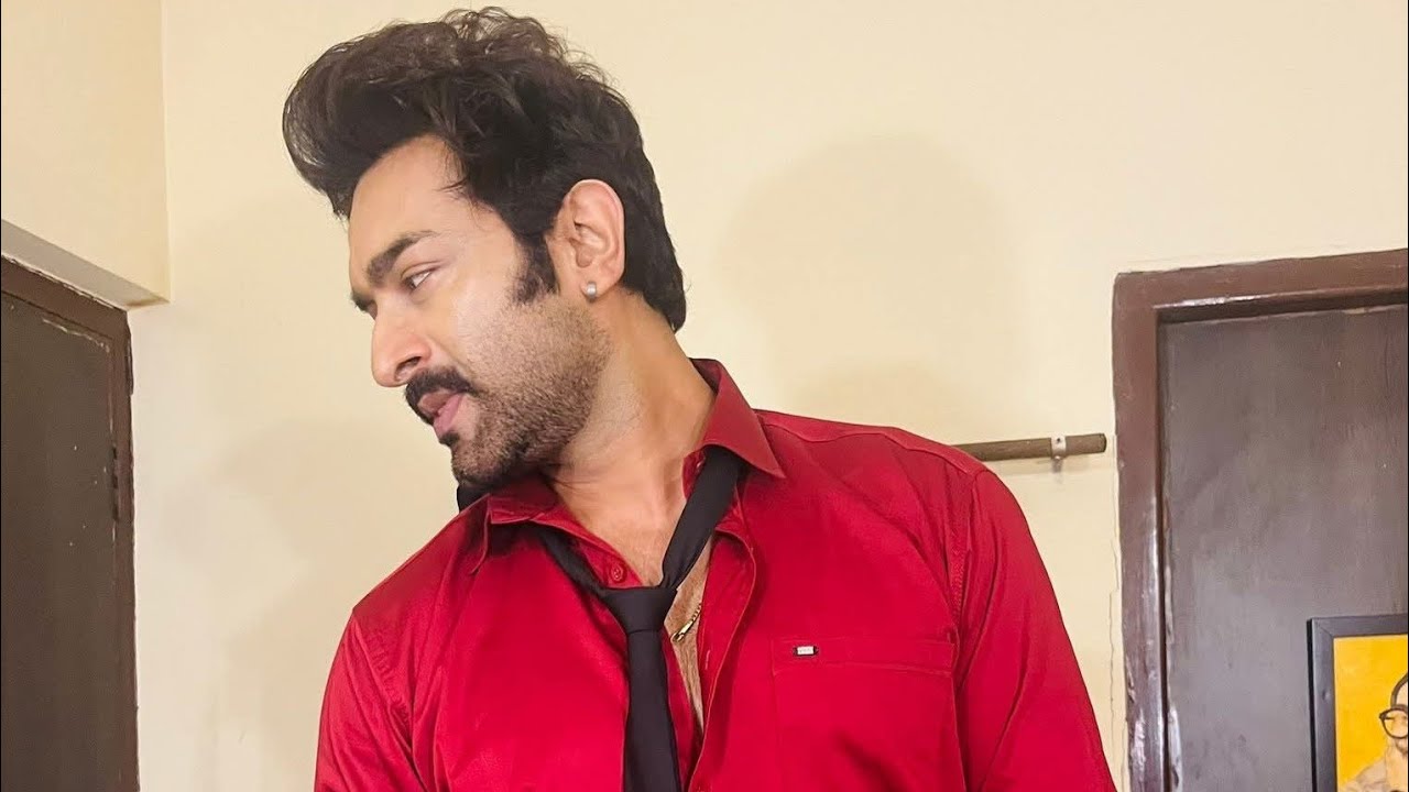 অপর্ণা আর্য স্যারের অফিসে প্রেসিডেন্টের  চেয়ারে গিয়ে বসলো, আগামী পর্ব চিরদিনই তুমি যে আমার 