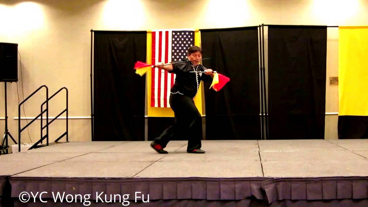Plum Flower Double Dragon Swords 梅花雙龍刀 Mui Fa Seung Loong Do performed by Hung Kuen Sifu Lester Wong