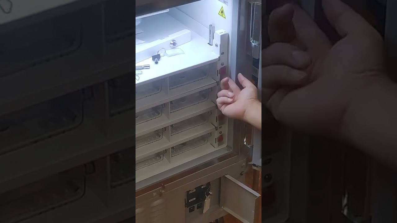 BD Pyxis Training: Opening a BD Pyxis refrigerator with keys