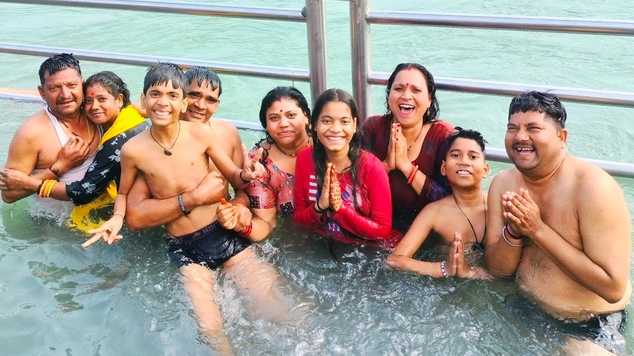 Somvati Amavasya Pe Gayai Hum Sabh Haridwar 🙏🏻♥️ || Har Ki Pauri Pe Kiya Ganga Maiya Mein Snan 🙏🏻 ||