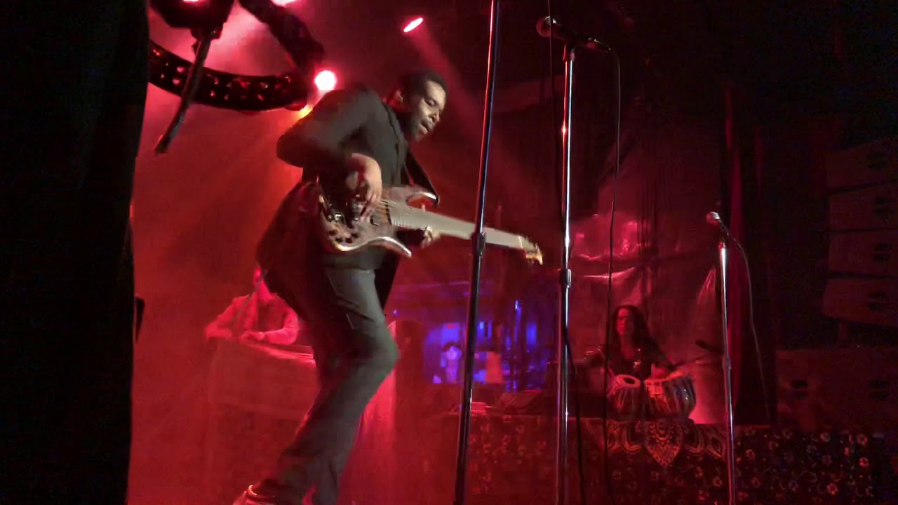 Rich Brown Bass Solo at Donna Grantis MOD Club