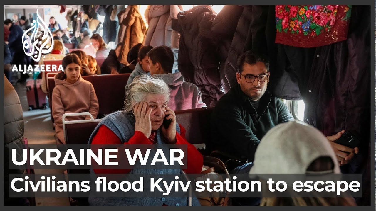 Война на Украине: украинцы заполонили киевский вокзал, спасаясь бегством