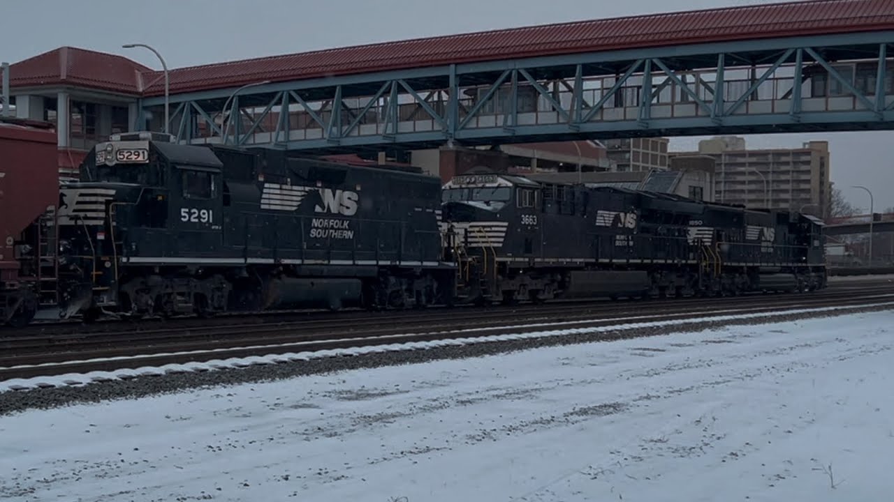 Great consist on freight train in Altoona Pennsylvania