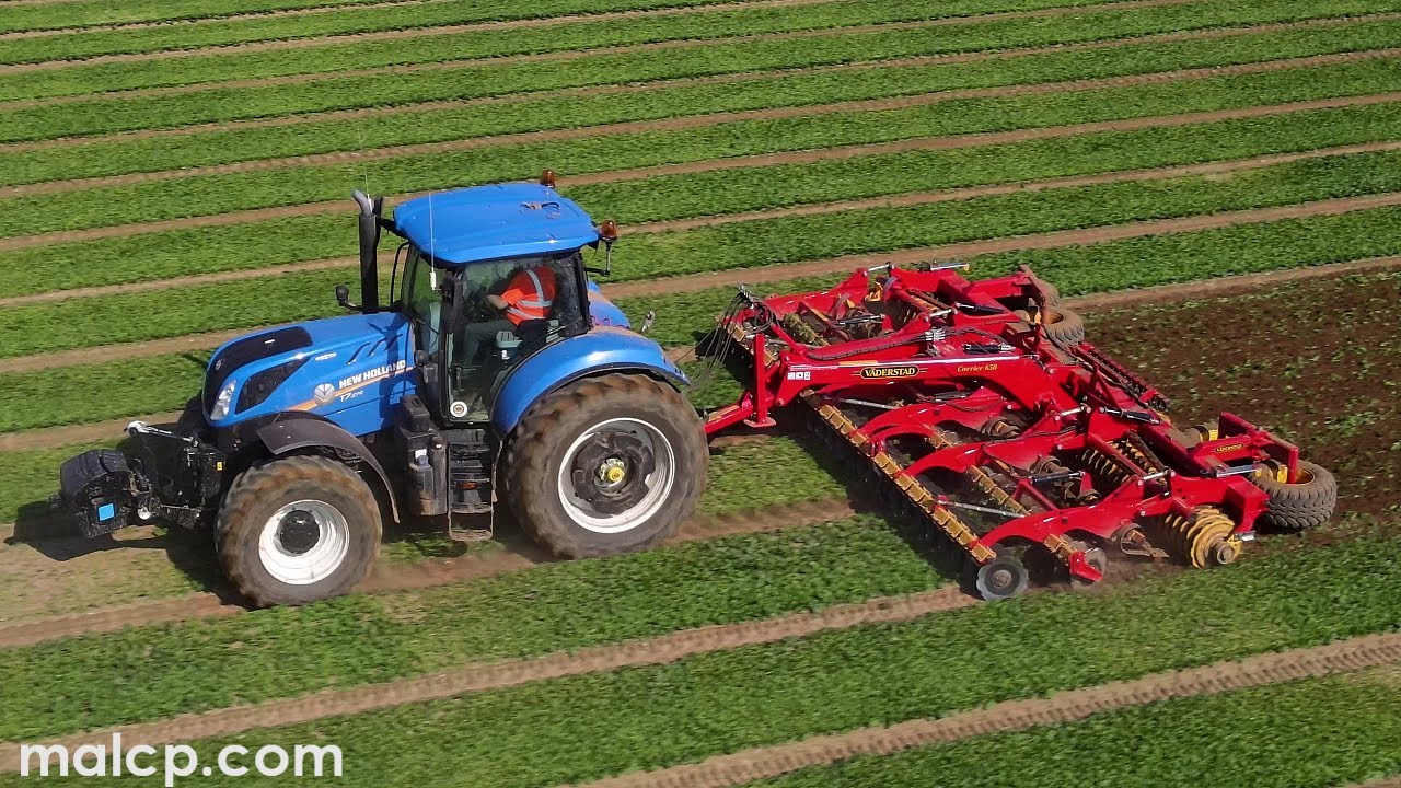 NH T7.270 pulling a Väderstad Carrier 650 cultivator