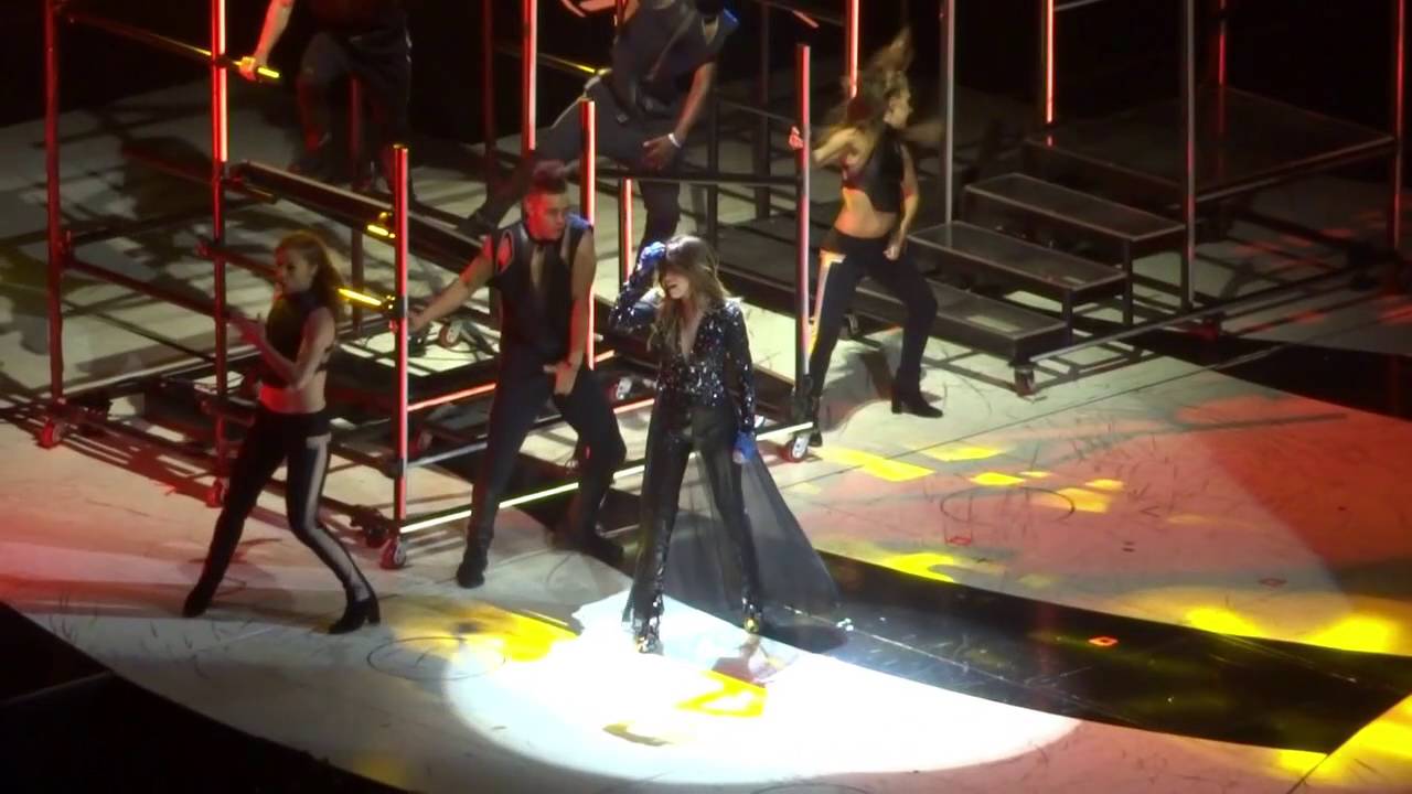 Survivors, Slow Down - Selena Gomez, Revival Tour, Honda Center
