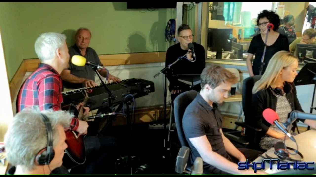 Deacon Blue perform Dolly Parton's Jolene (Live & Acoustic)
