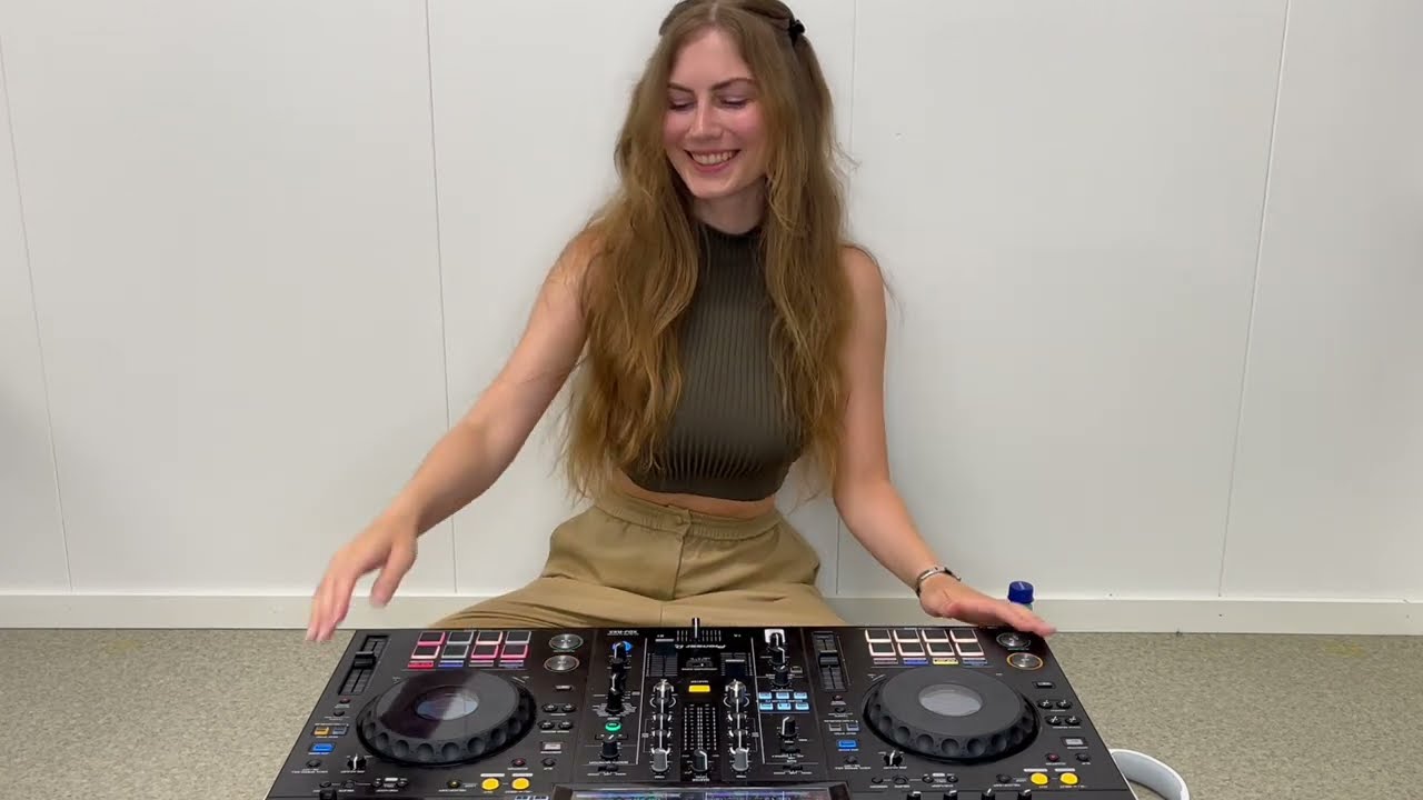 Just a chill girl mix (for the girls)