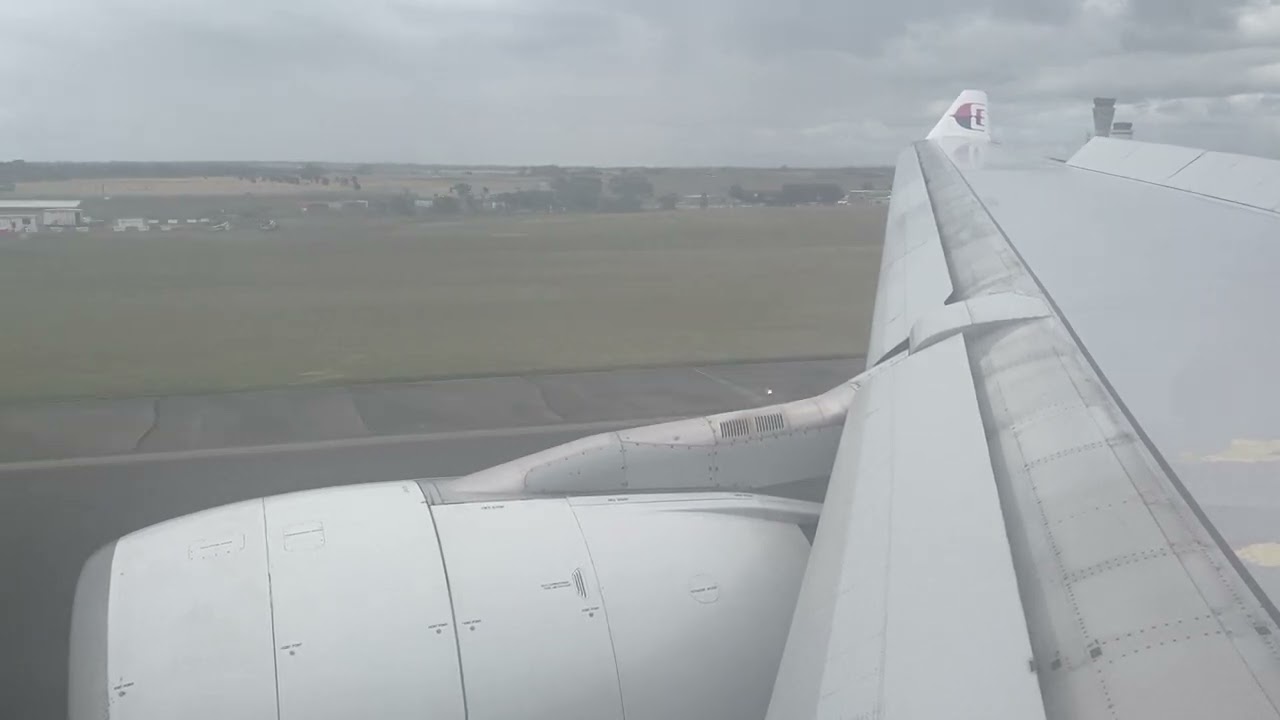 221208 Malaysia Airlines MH149 Kuala Lumpur-Melbourne Landing