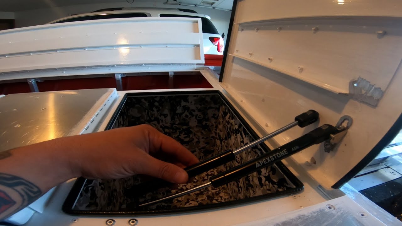 HOW I ADDED STRUTS to my JON BOAT To BASS BOAT CONVERSION!!