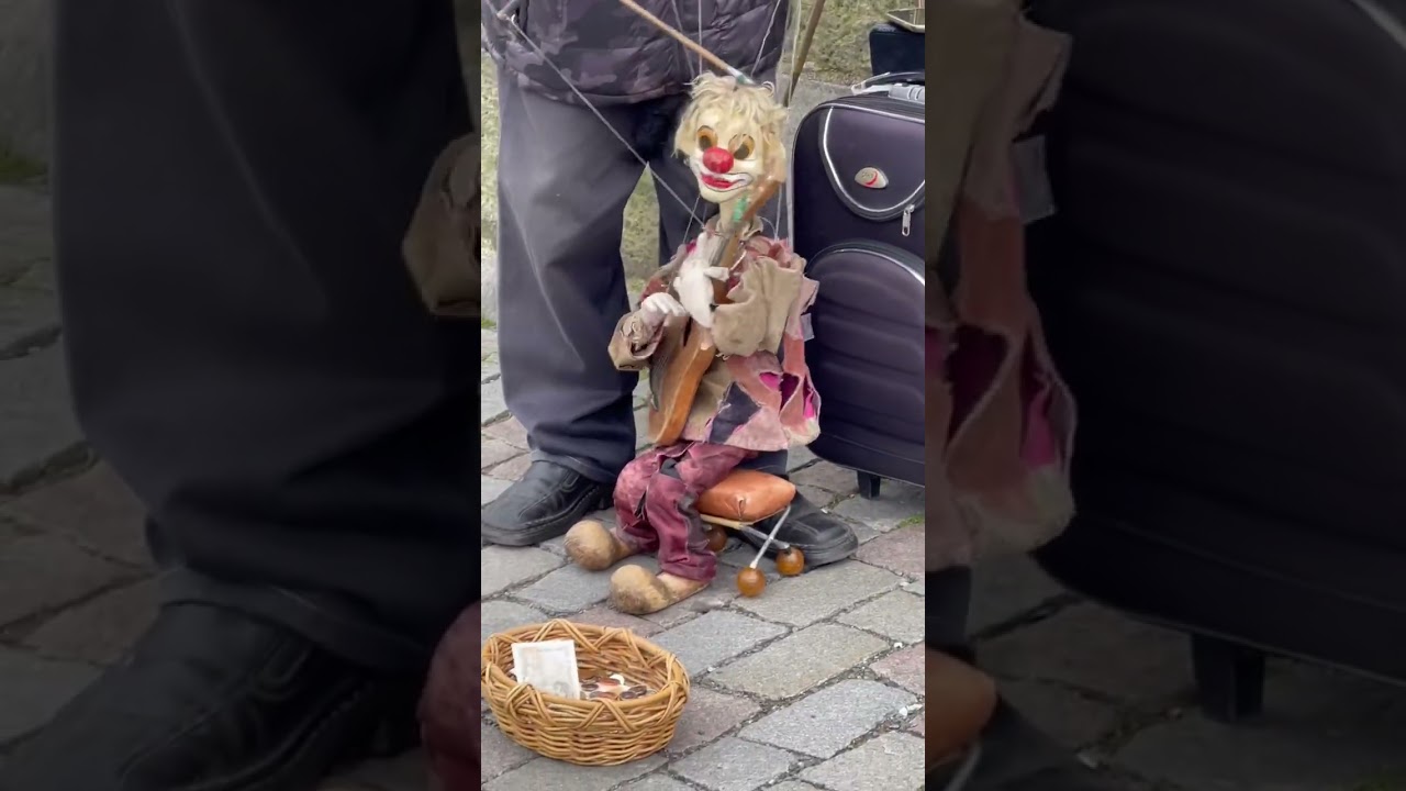 Puppet performance at Charles Bridge Praque #shorts #puppetbusking #charlesbridgeprague