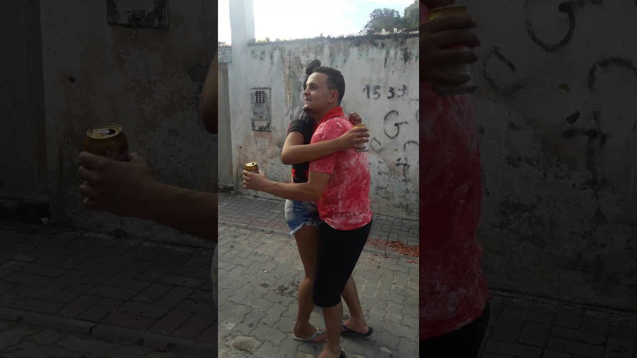Samuel e Bruna requebrando
