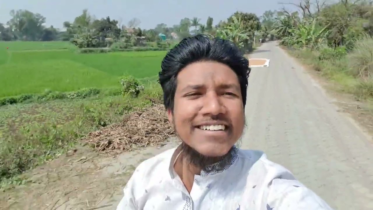 জুমার নামাজ পড়ার জন্য, অচেনা একটা গ্রামে মসজিদের খোঁজে। 