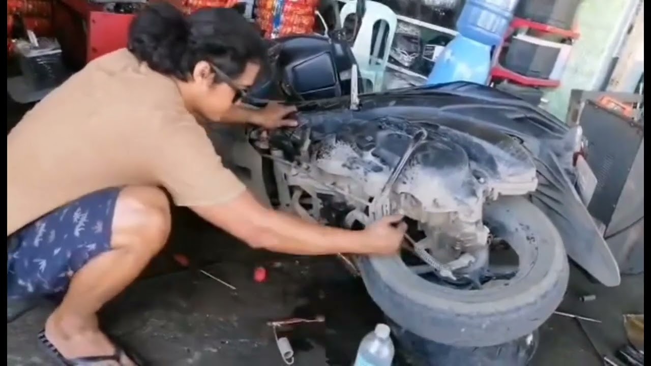 STUCK UP AEROX CENTER STAND REPAIR BY:DONNEL MOTOR SHOP