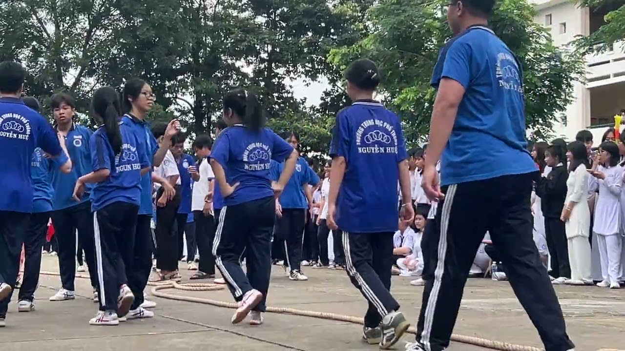 kỉ niệm hội thao kéo co cuối cấp 3 lớp 12