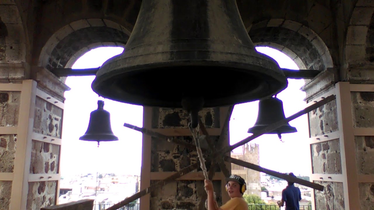 Repique en la Catedral de Guadalajara Torre Norte por el día de La Asunción de La Virgen María