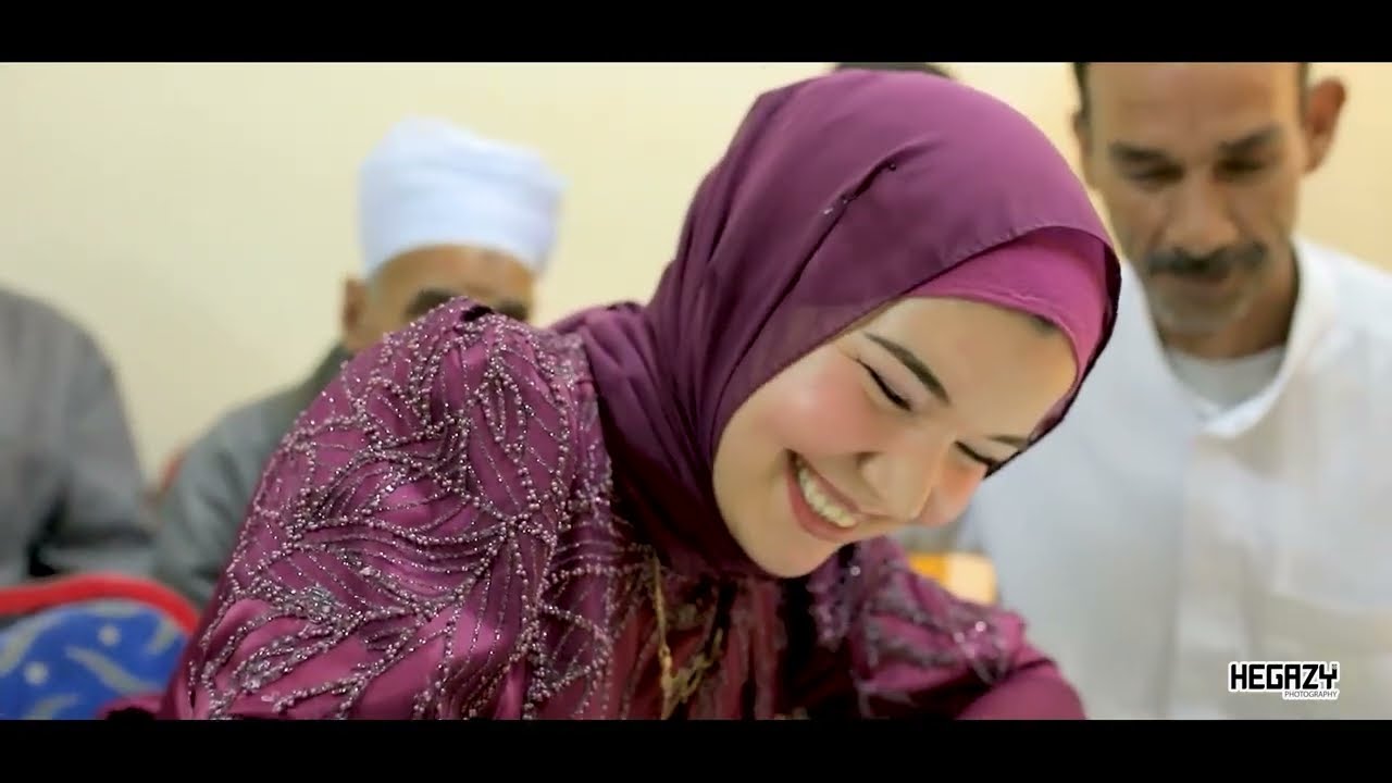 العريس ما صدق كتب الكتاب ومش مبطل احضان بعد ماكتبو الكتاب ♥ ودموع اخت العروسة بعد كتب الكتاب ♥ :)