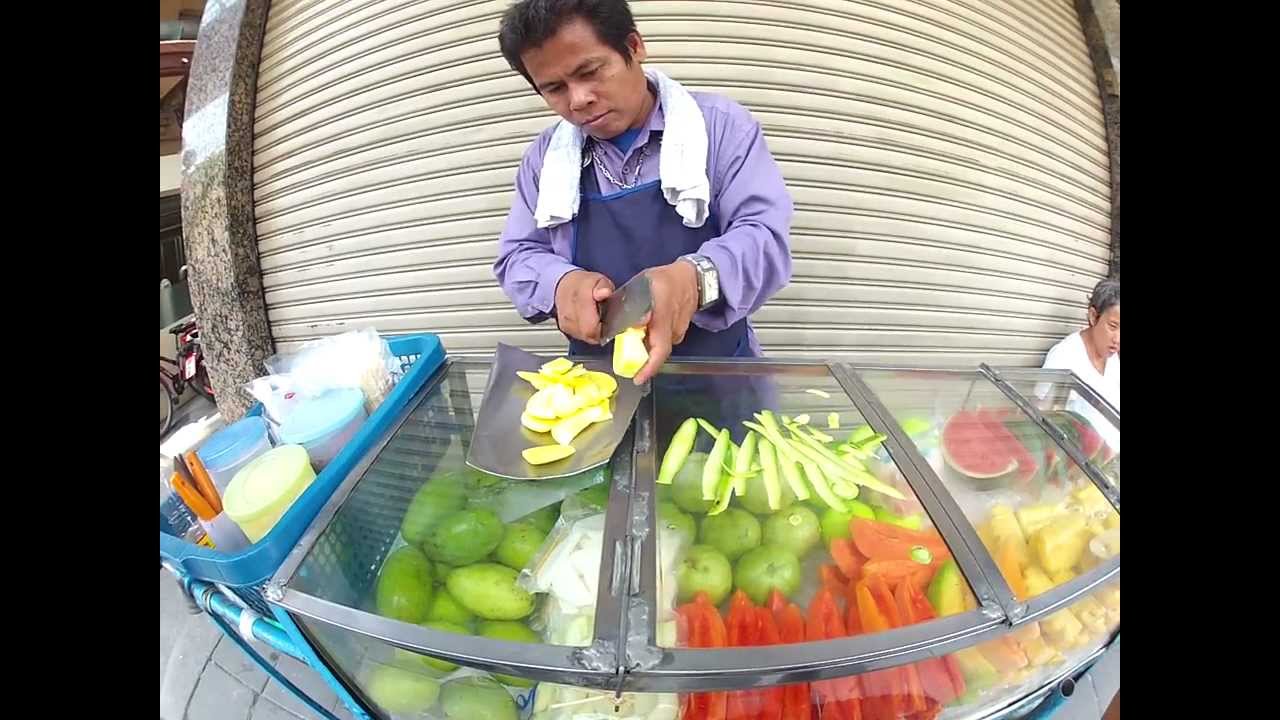 Bangkok vendor knife skills.
