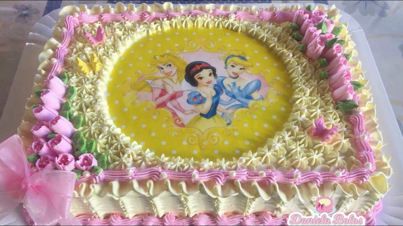 Confeitando bolo princesas c/ papel arroz especial