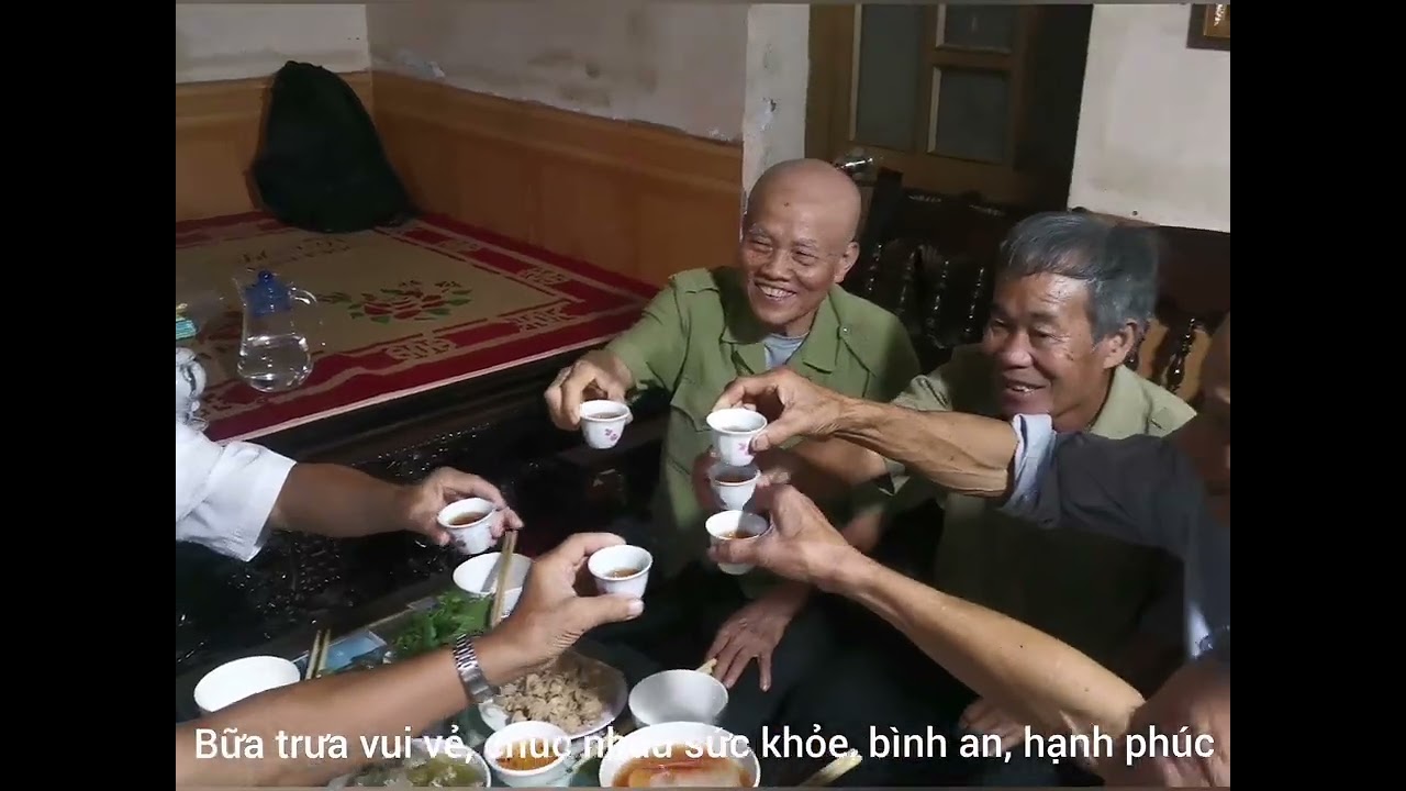 B thông tin@ gặp mặt 17/8/2025 tại tư gia đ/c Nguyễn Đăng Vinh .Ca khúc Triệu bông hồng. 