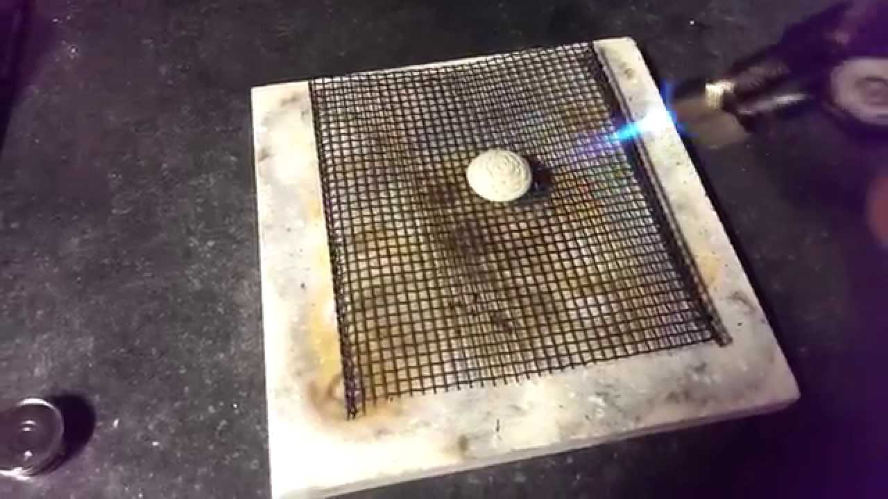 Afbakken van zilverklei met microtorch.