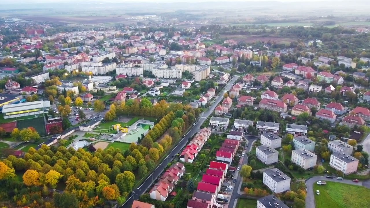 Strzegom z lotu ptaka. Kamionka, baseny, boisko - panorama 360 stopni.