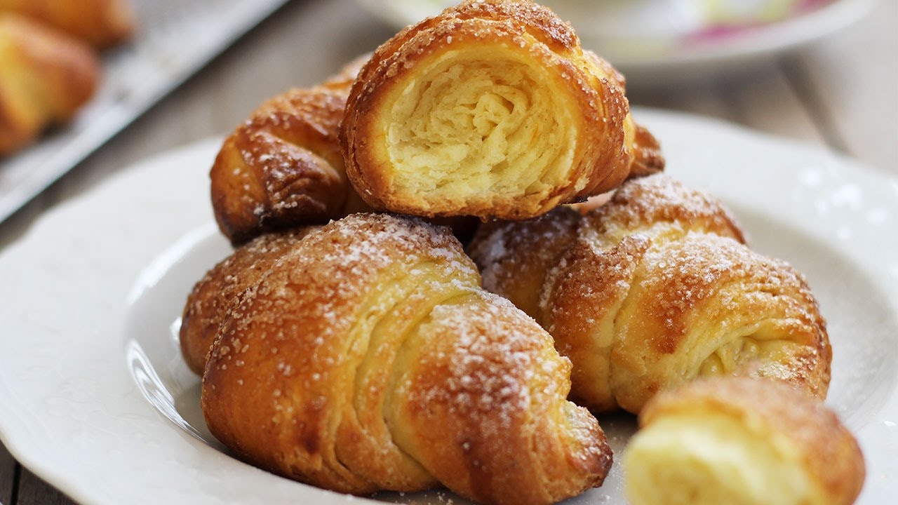 Cornetti sfogliati di pasta brioche - Le video ricette di Nutrifree