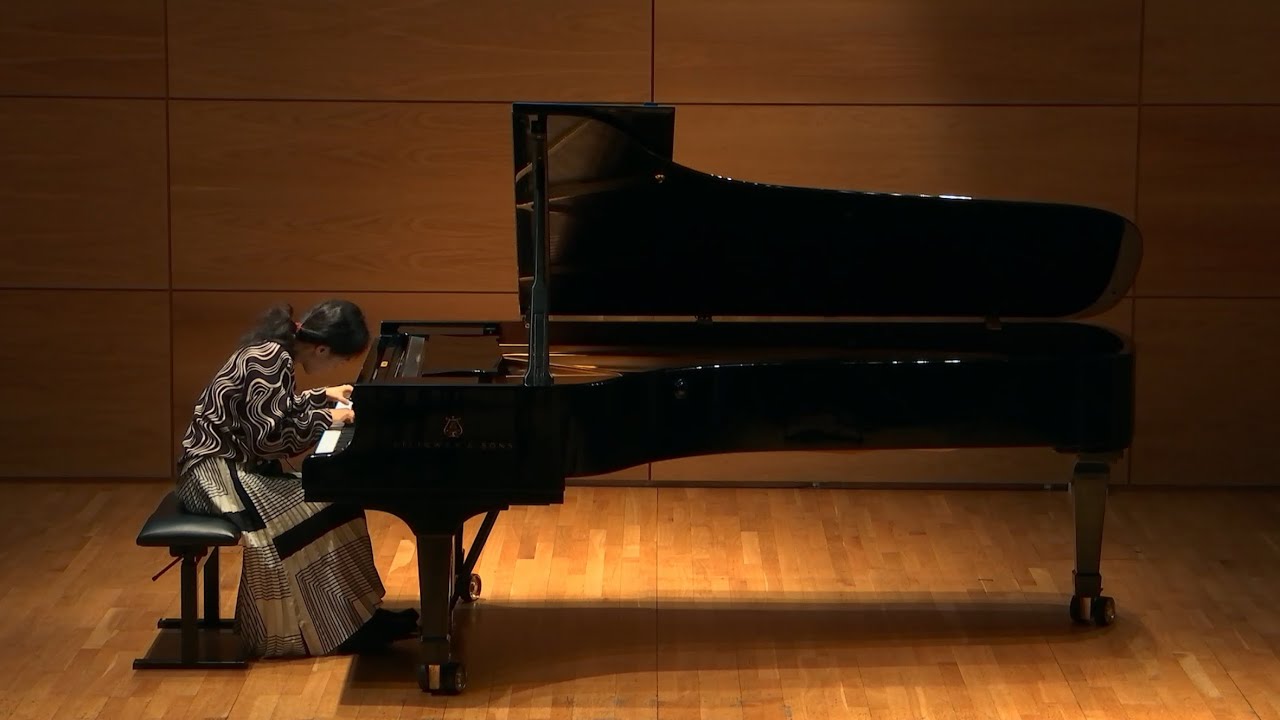 Kurtag 3 piano pieces from Játékok (Sound on)