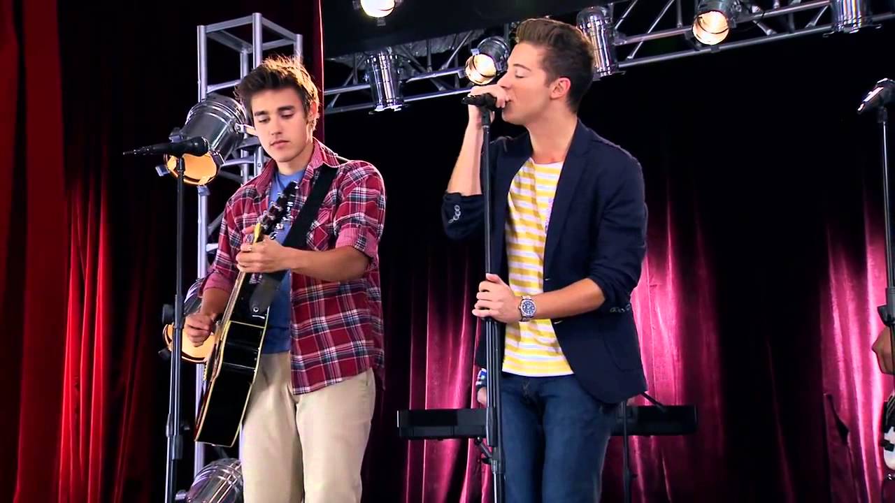 Violetta 3 - Los chicos de Boys Band ensayando Mil Vidas Atrás