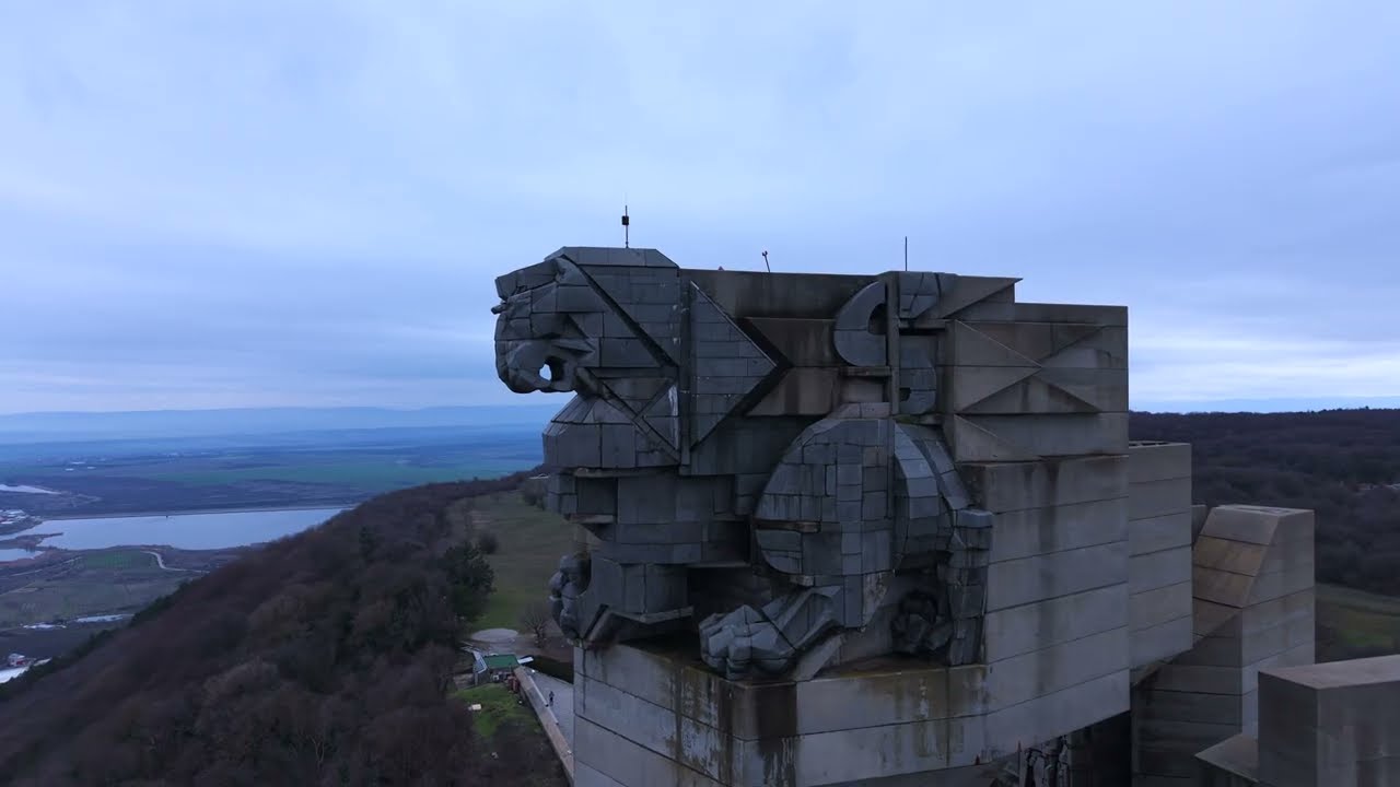- Colossus -