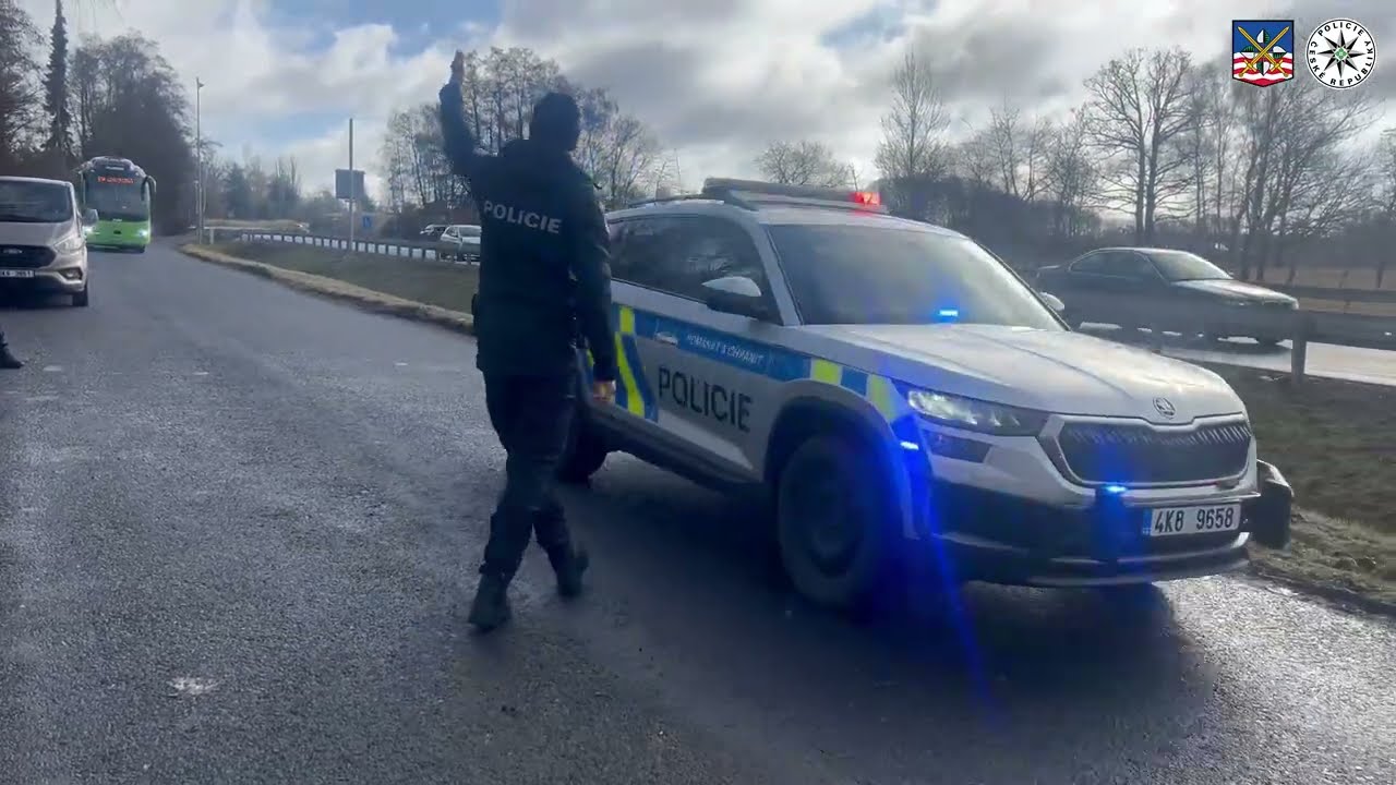 CIZINECKÁ POLICIE KONTROLOVALA AUTOBUSY I TRŽNICI V POTŮČKÁCH