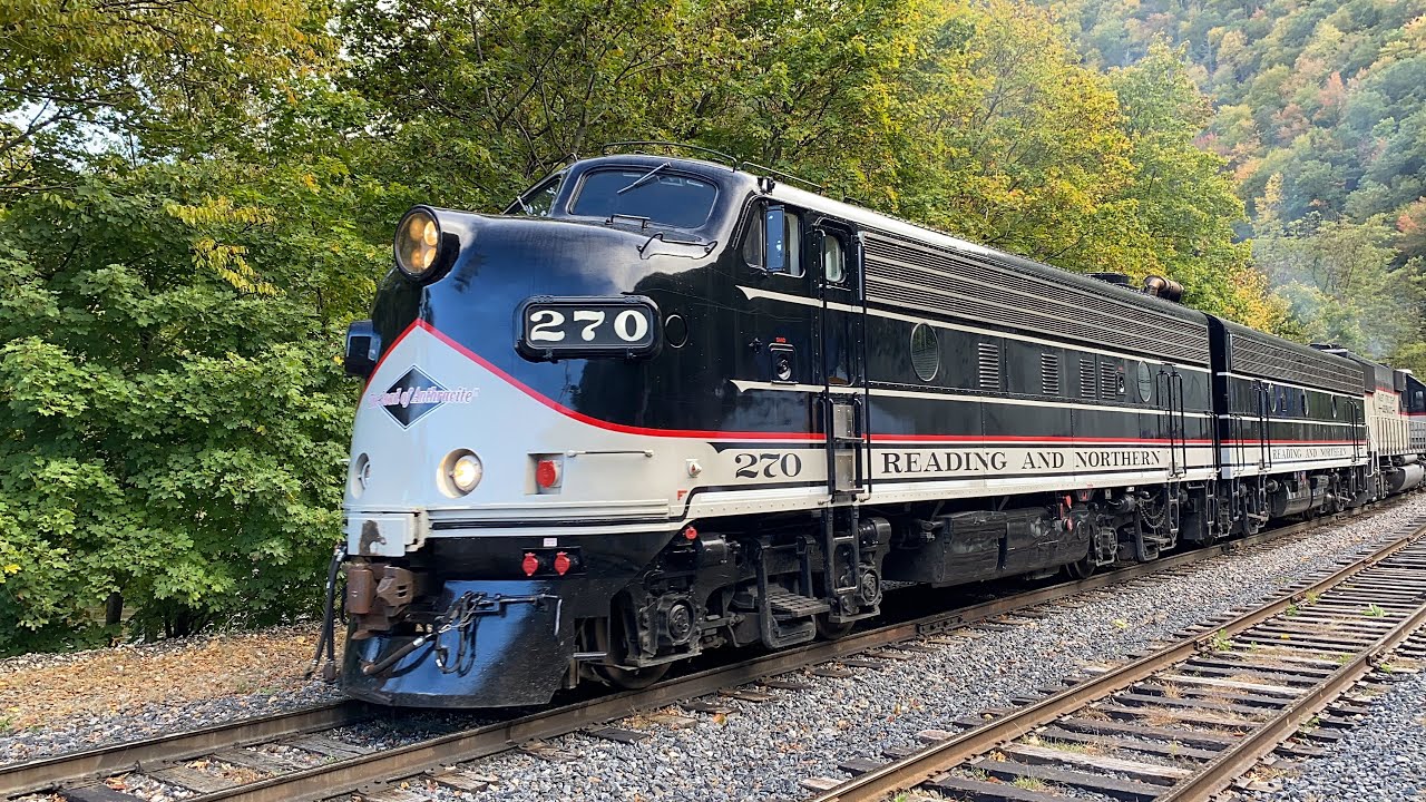 RBMN 270, 275 and 5019 pull the JTOS into Jim Thorpe station! (10/15/23)