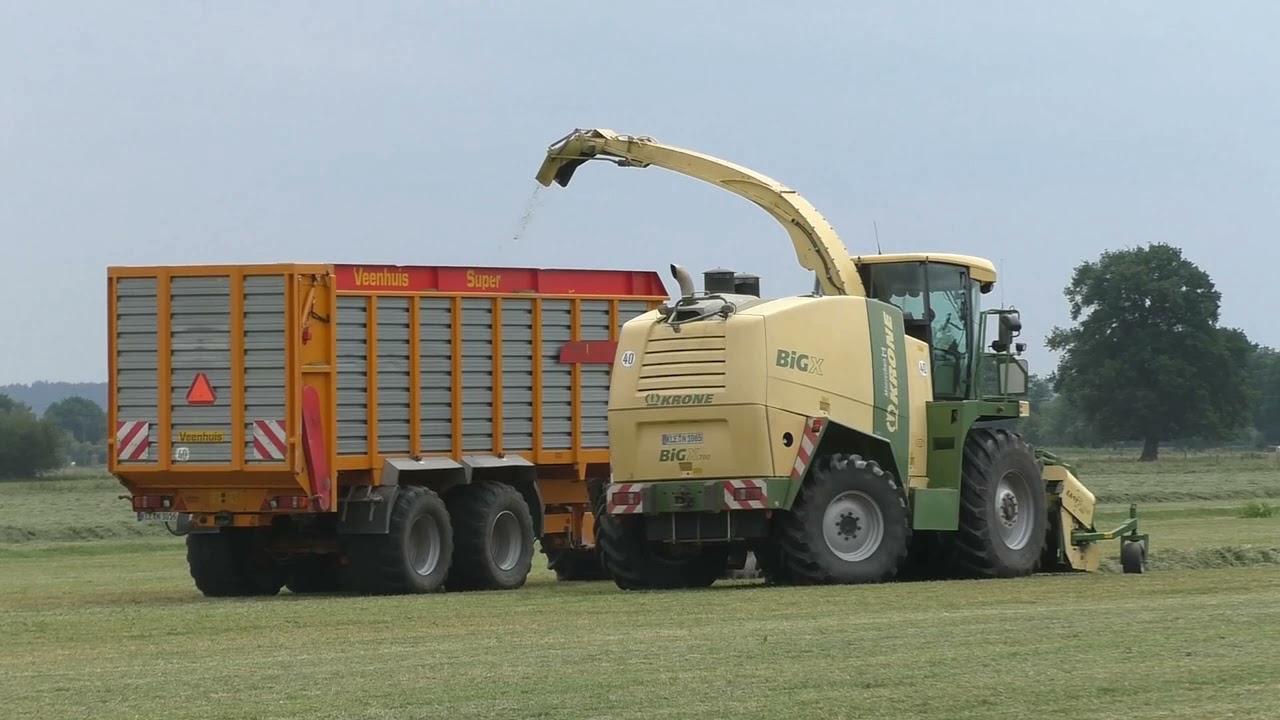 Silieren 2 Schnitt Krone Big X  John Deere 6180 R im Gras   LU im H&auml;ckselstress mit dem Krone Big X