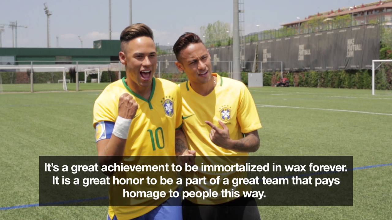 Neymar Sees His Wax Figure For The First Time!