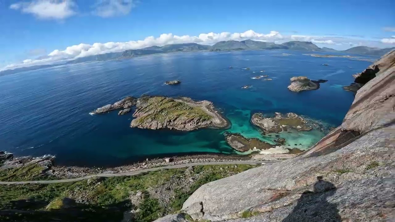 Climbing lofoten Vestpillaren direct (POV)
